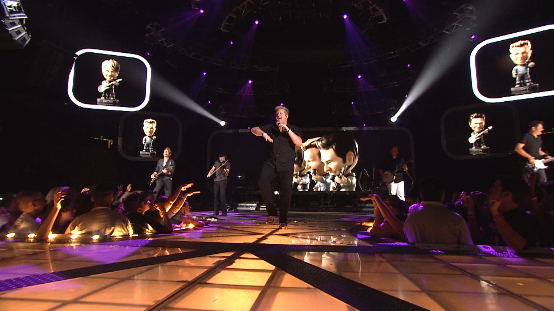Rascal Flatts performing live, with Bobble Head graphics.